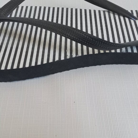 GAP Black and White Striped Flips Flops Women's Size 9-10 Free with Purchase - Picture 6 of 7